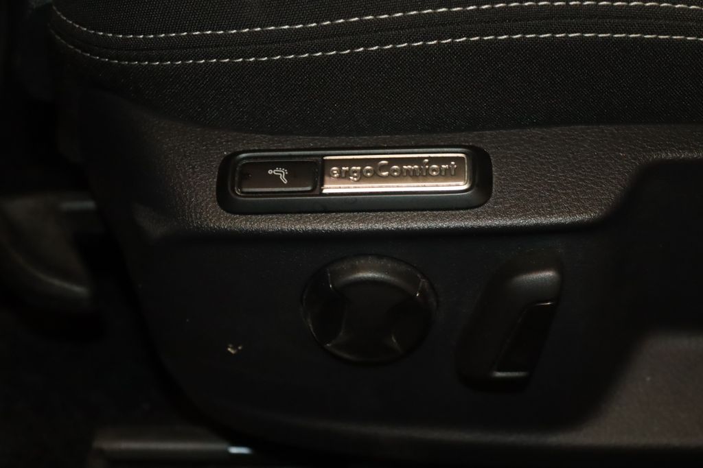 Volkswagen Passat 2024 г. Красный, пробег 57000 км