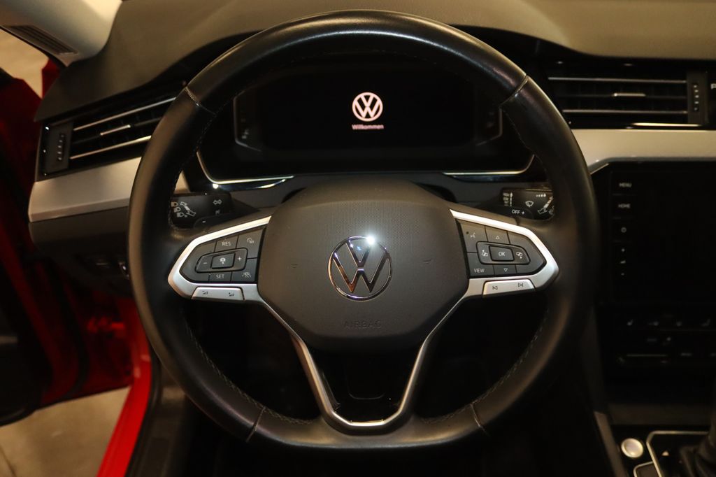 Volkswagen Passat 2024 г. Красный, пробег 57000 км