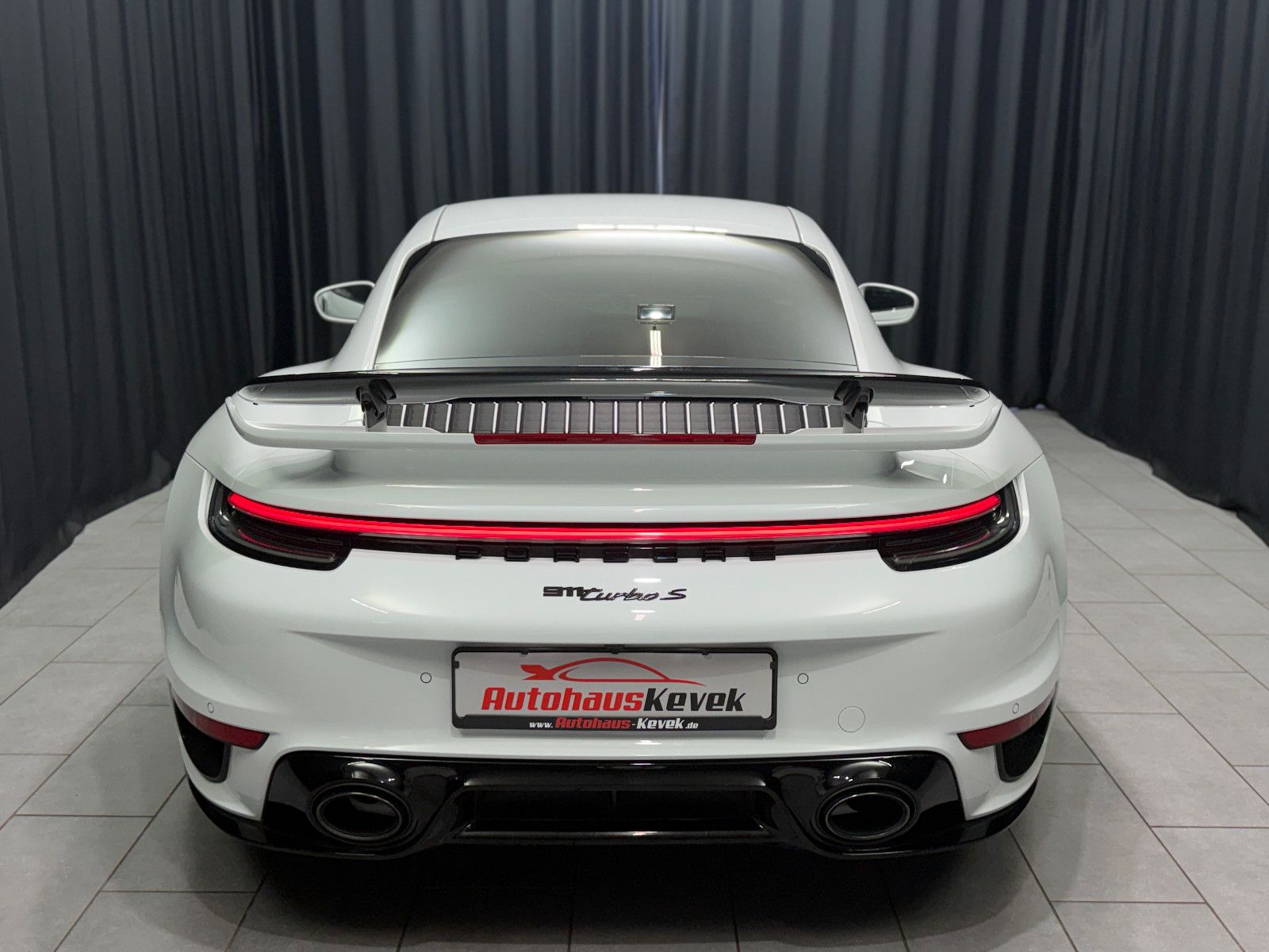 Porsche 992 2021 г. Белый, пробег 25000 км