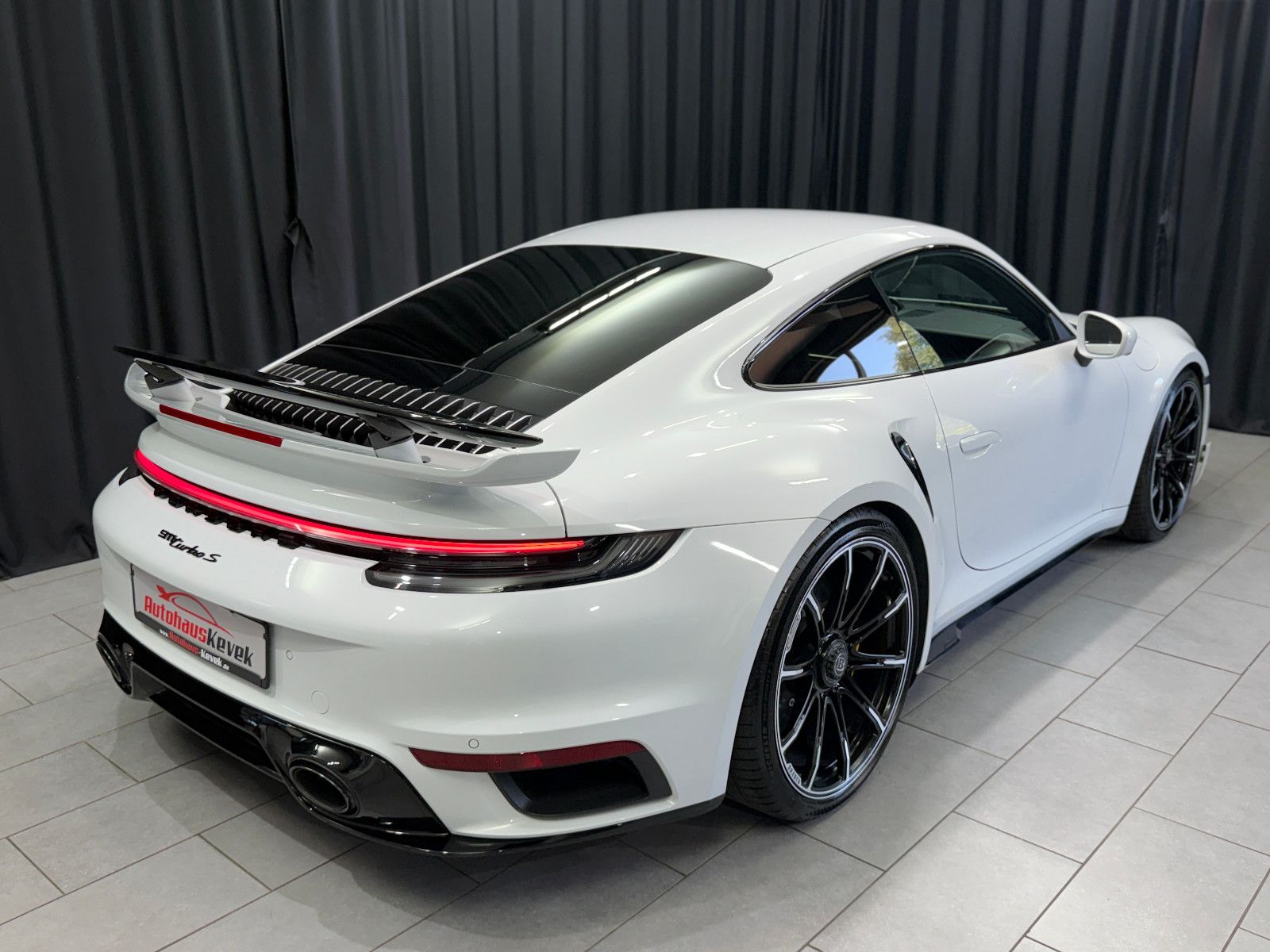 Porsche 992 2021 г. Белый, пробег 25000 км