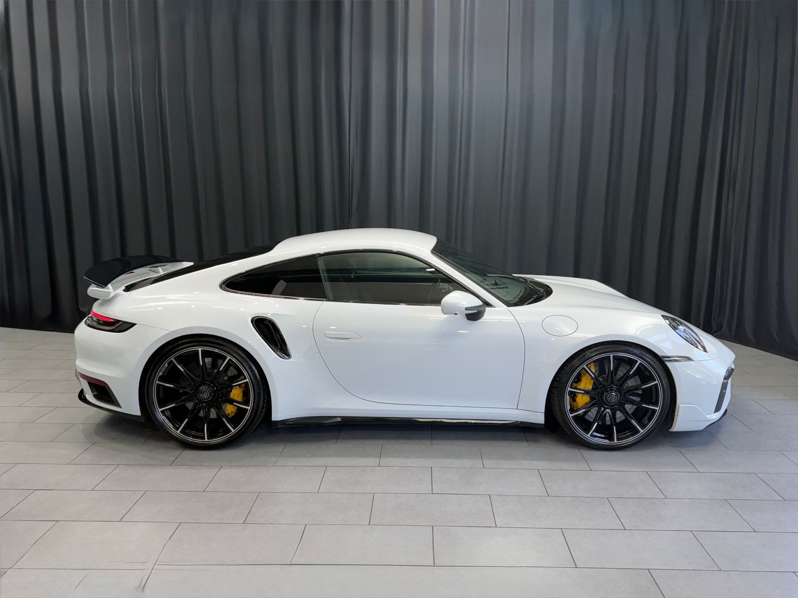 Porsche 992 2021 г. Белый, пробег 25000 км