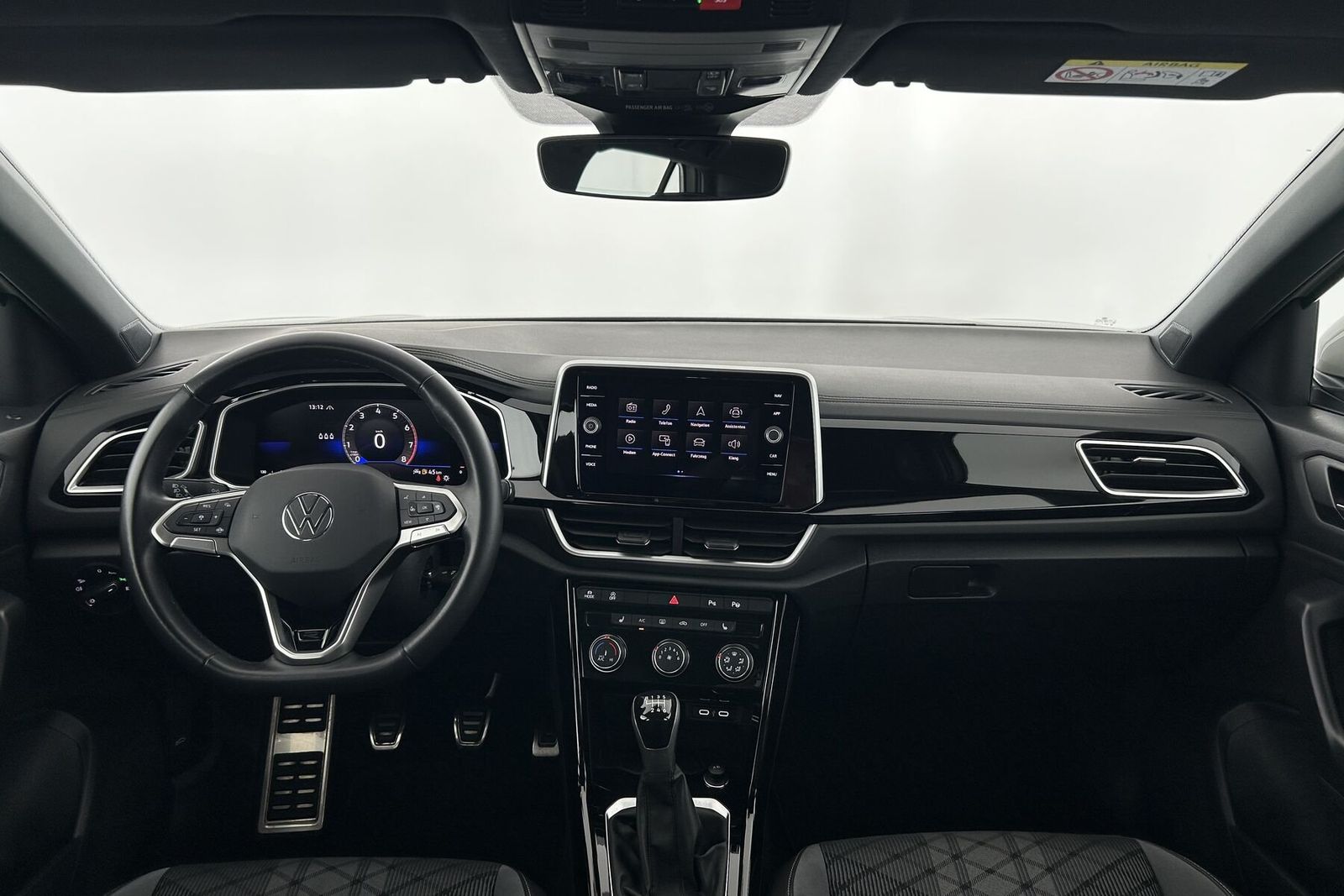 Volkswagen T-Roc 2024 г. Серый, пробег 22419 км