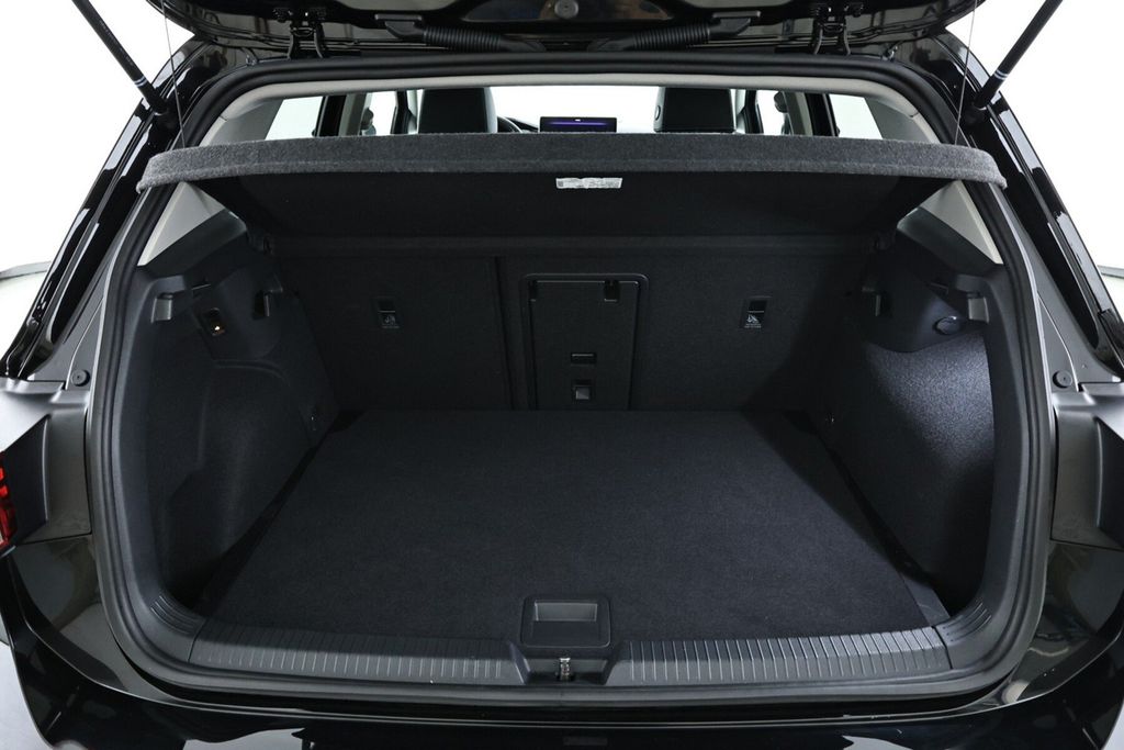 Volkswagen Golf 2026 г. Чёрный, пробег 34780 км