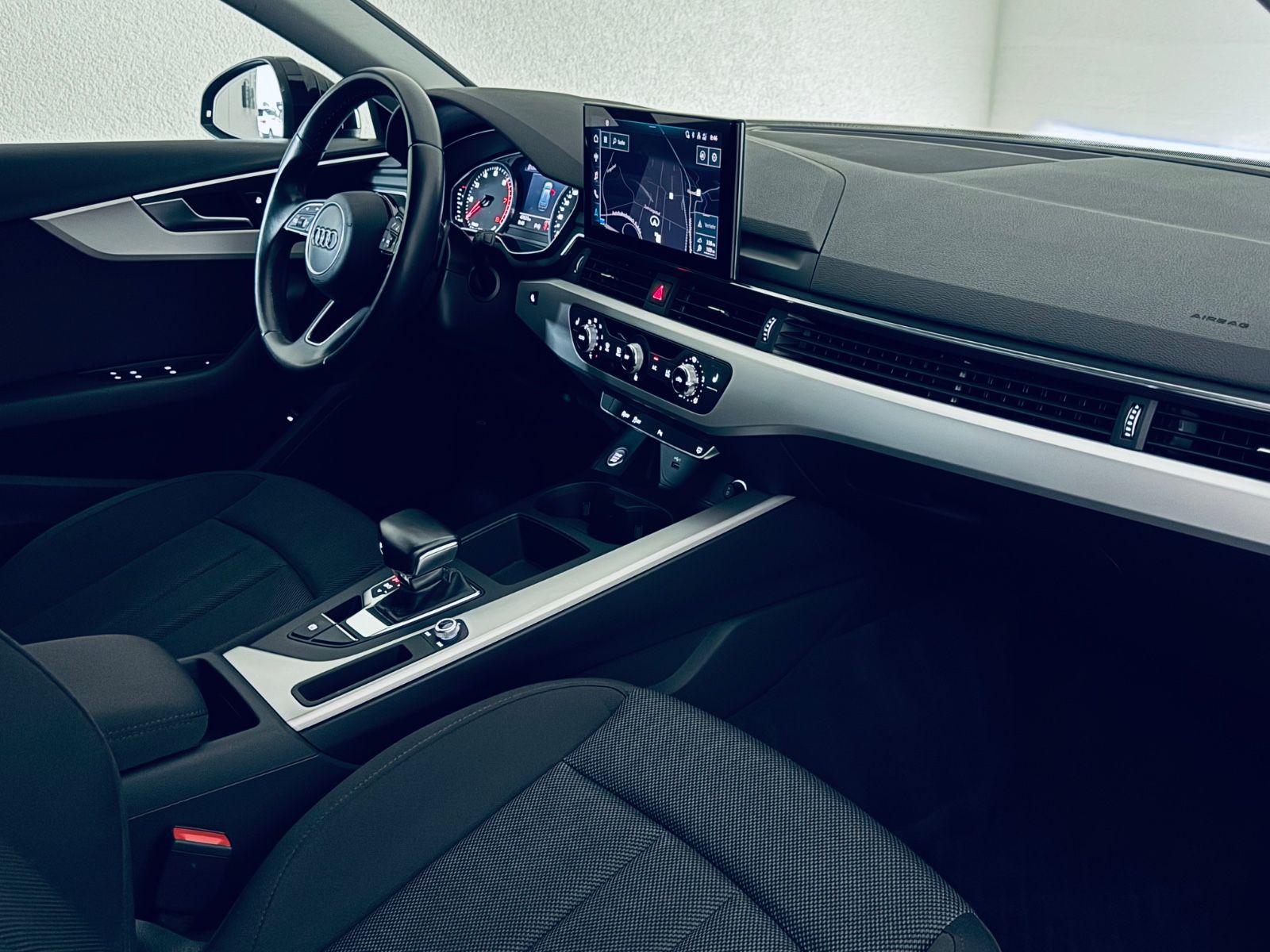 Audi A4 2022 г. Чёрный, пробег 48812 км