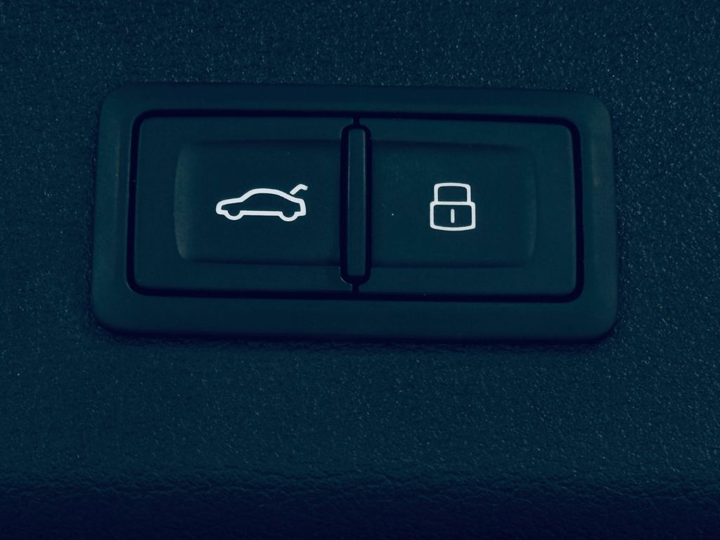 Audi A4 2022 г. Чёрный, пробег 48812 км