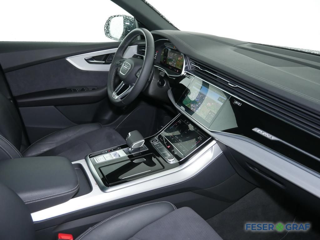 Audi Q8 2025 г. Чёрный, пробег 39900 км