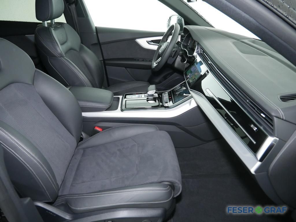 Audi Q8 2025 г. Чёрный, пробег 39900 км