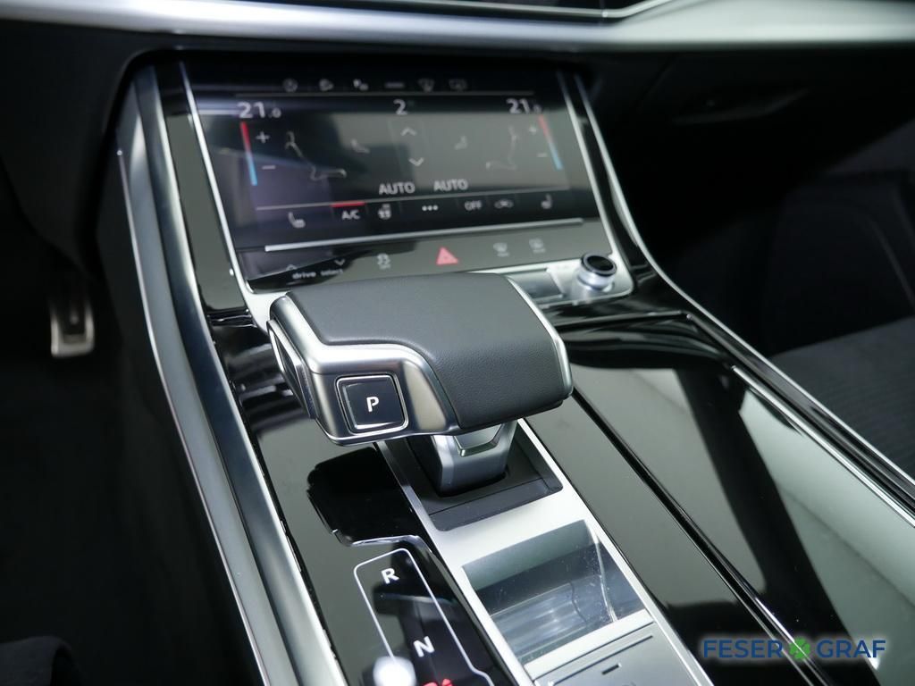 Audi Q8 2025 г. Чёрный, пробег 39900 км