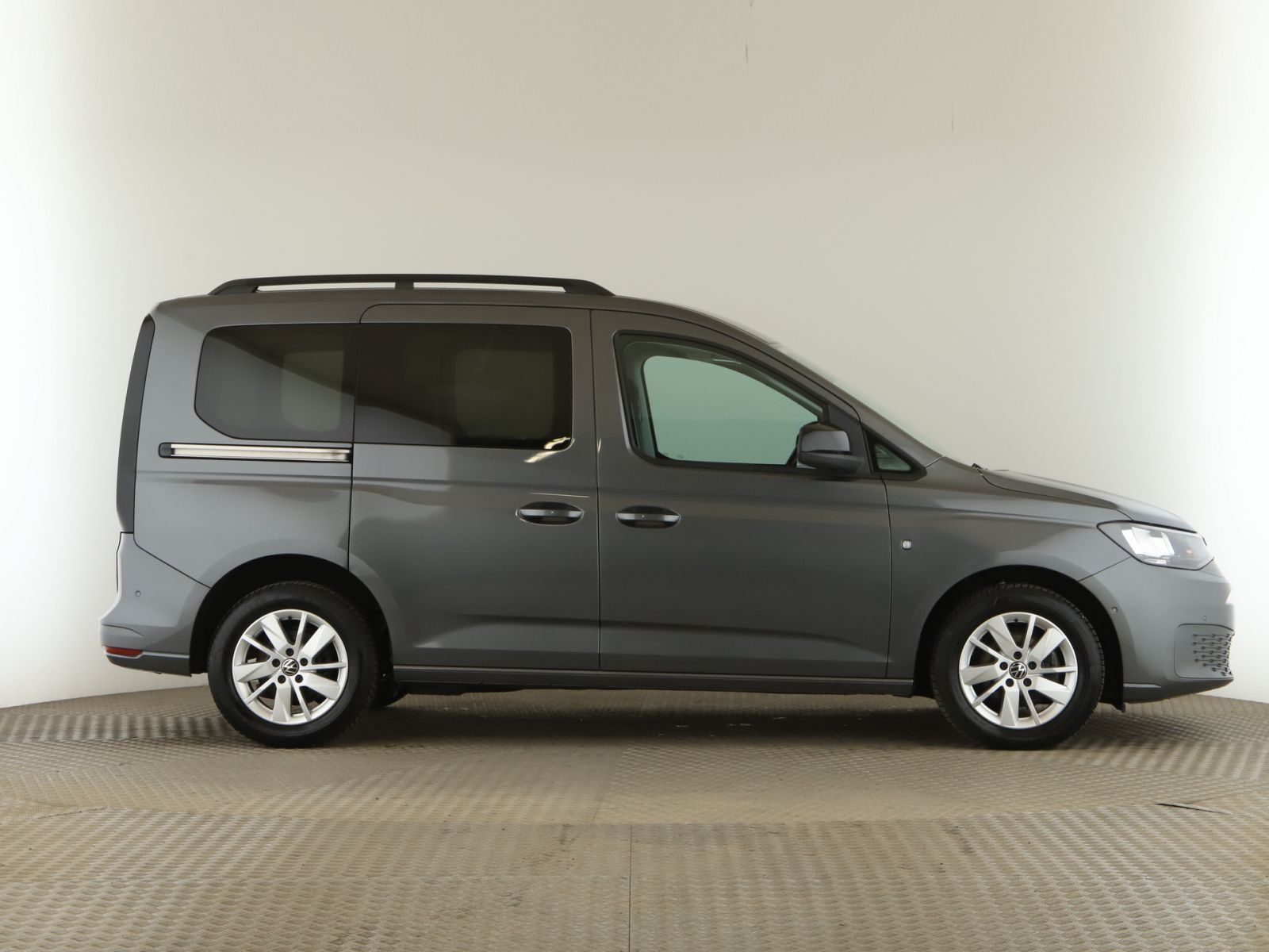 Volkswagen Caddy 2021 г. Серый, пробег 50766 км