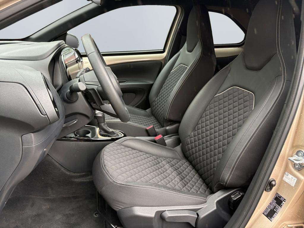Toyota AYGO (X) 2024 г. Бежевый, пробег 21707 км