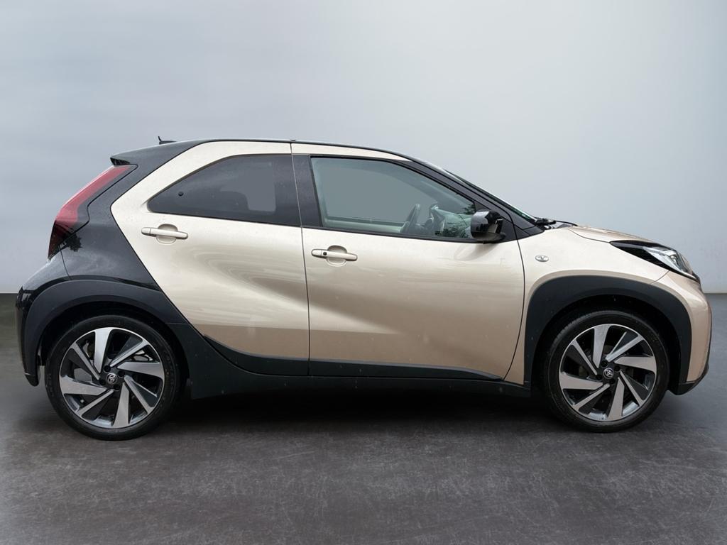 Toyota AYGO (X) 2024 г. Бежевый, пробег 21707 км
