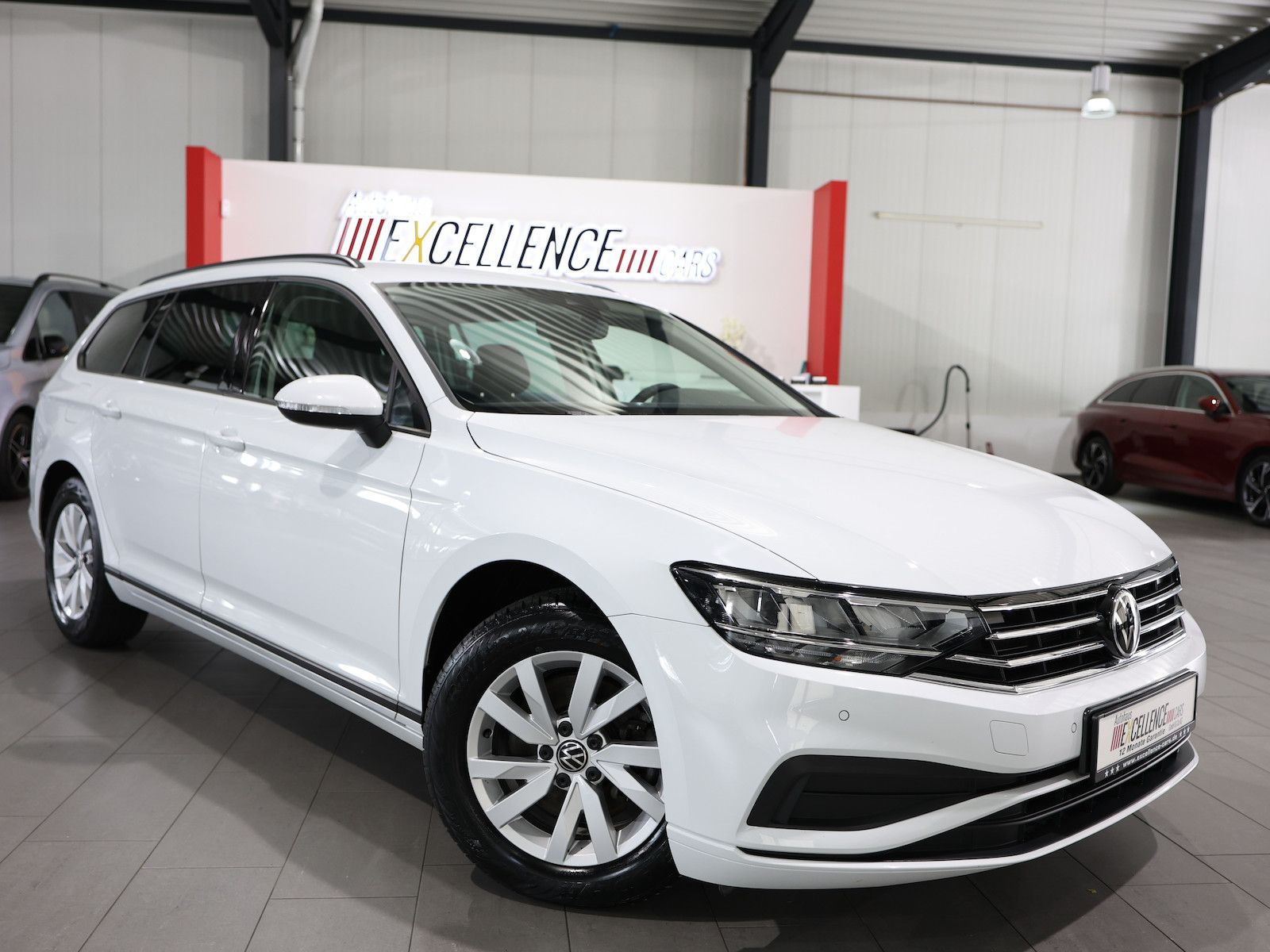Volkswagen PASSAT VARIANT 2024 г. Белый, пробег 56000 км