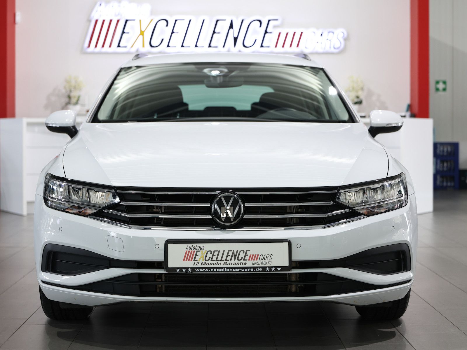 Volkswagen PASSAT VARIANT 2024 г. Белый, пробег 56000 км