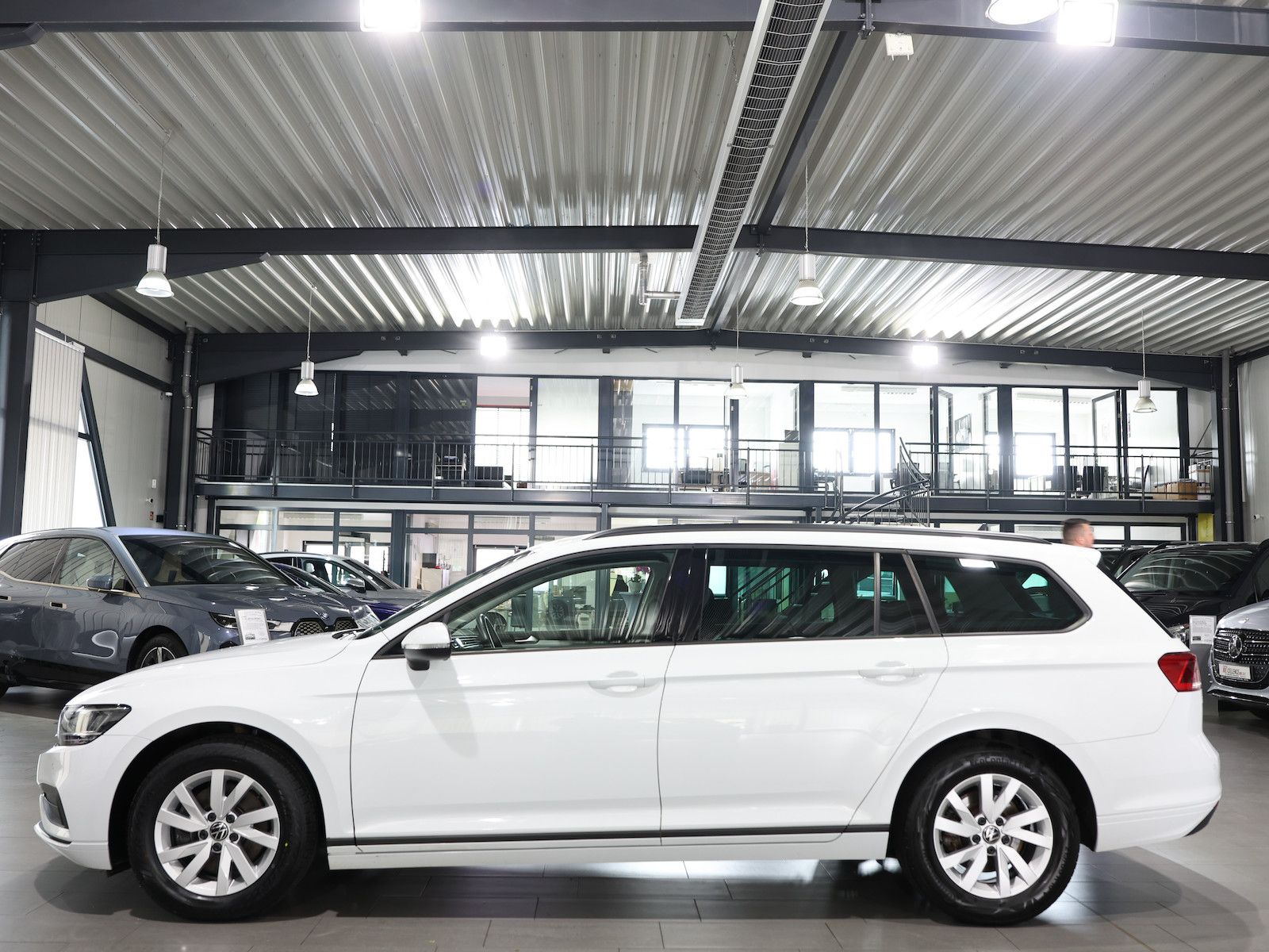 Volkswagen PASSAT VARIANT 2024 г. Белый, пробег 56000 км