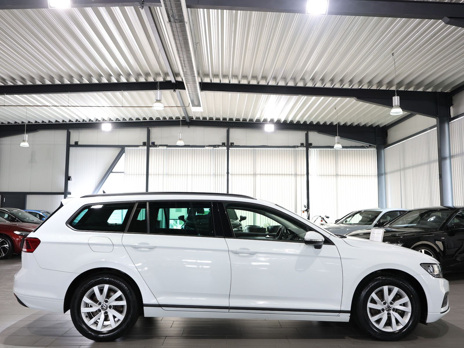 Volkswagen PASSAT VARIANT 2024 г. Белый, пробег 56000 км