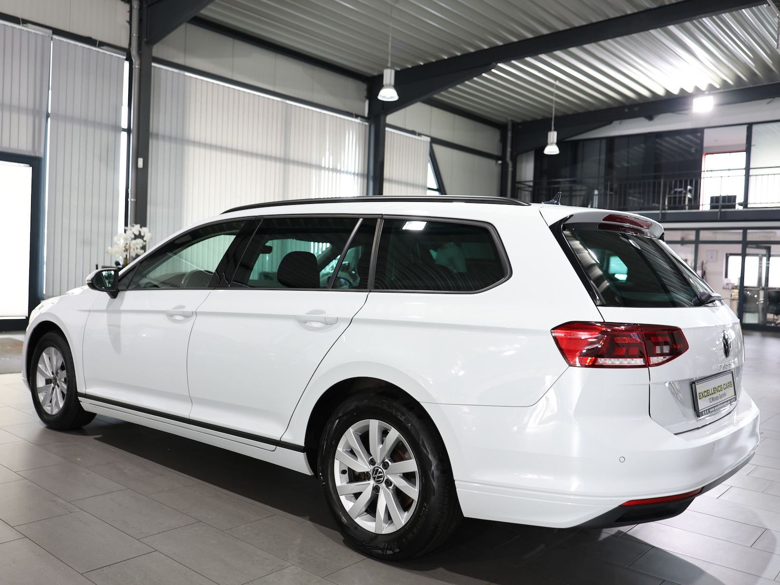 Volkswagen PASSAT VARIANT 2024 г. Белый, пробег 56000 км