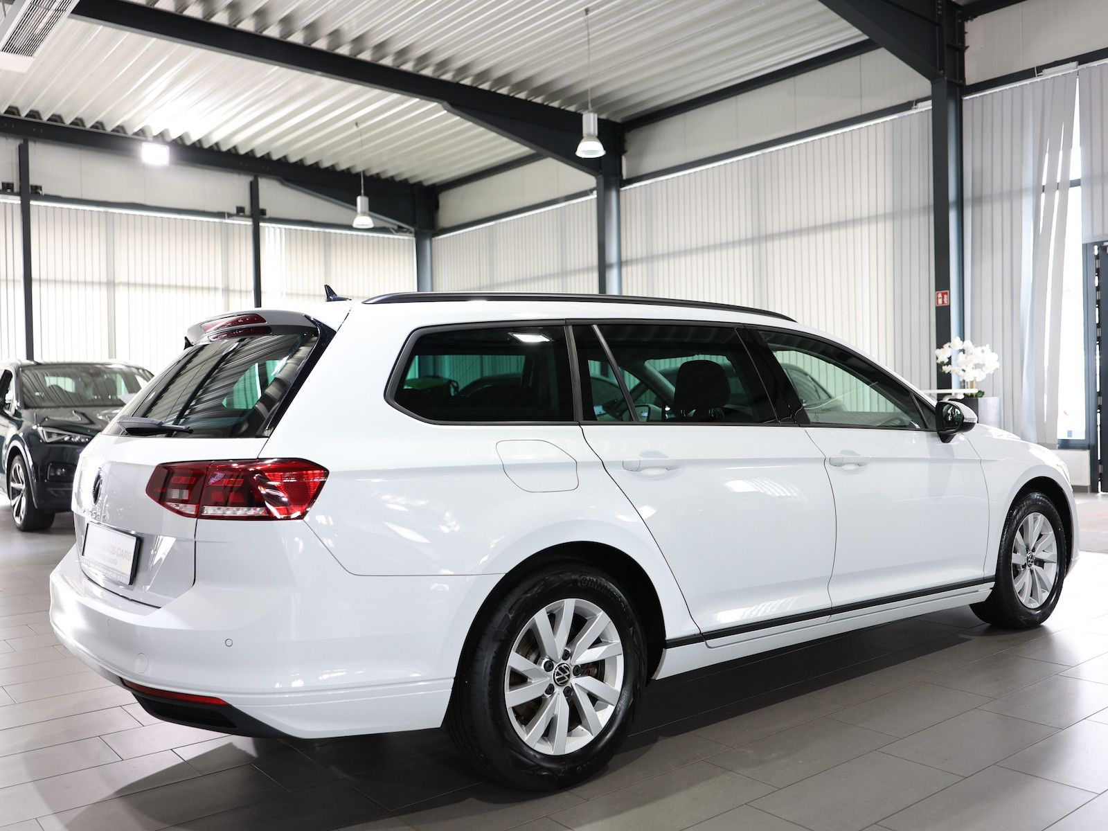 Volkswagen PASSAT VARIANT 2024 г. Белый, пробег 56000 км
