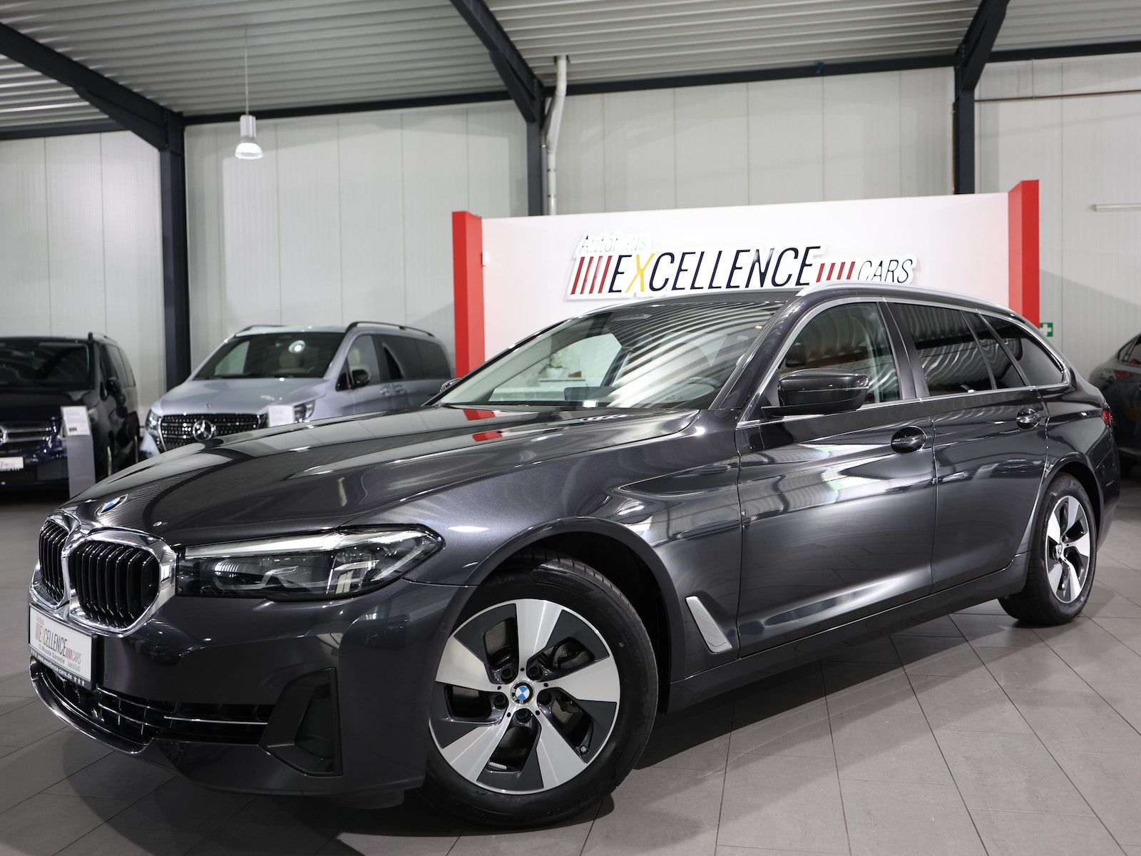 BMW 520 2023 г. Серый, пробег 43000 км