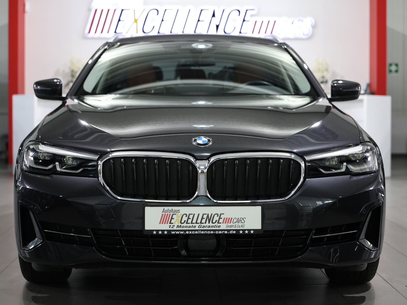 BMW 520 2023 г. Серый, пробег 43000 км