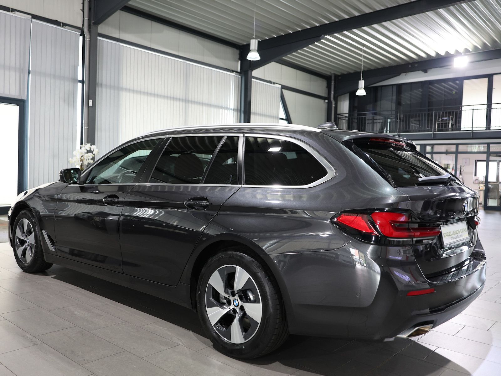 BMW 520 2023 г. Серый, пробег 43000 км