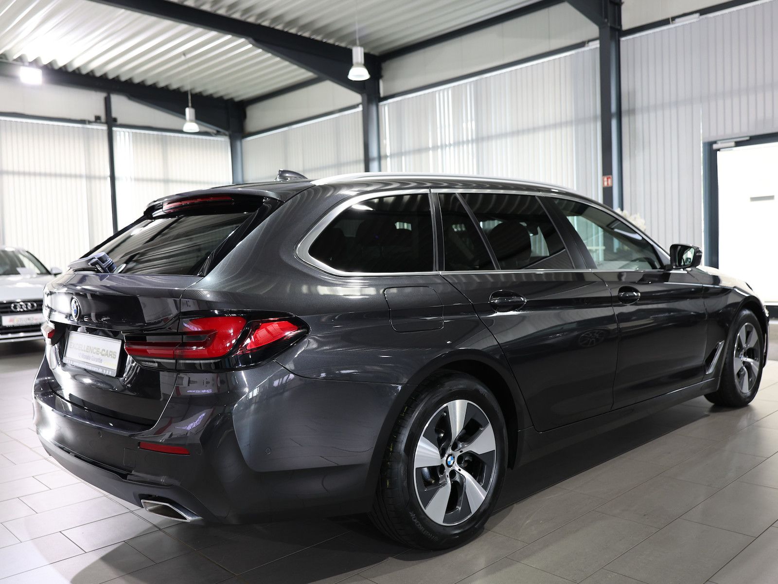 BMW 520 2023 г. Серый, пробег 43000 км