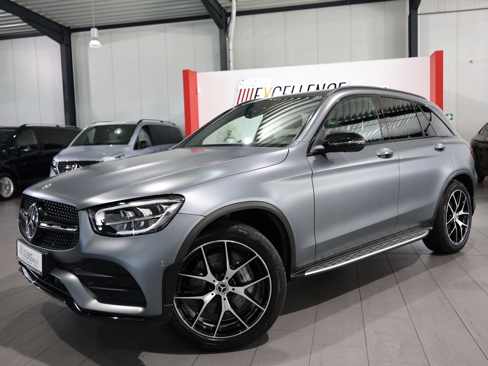 Mercedes-Benz GLC 220 2022 г. Серый, пробег 26000 км