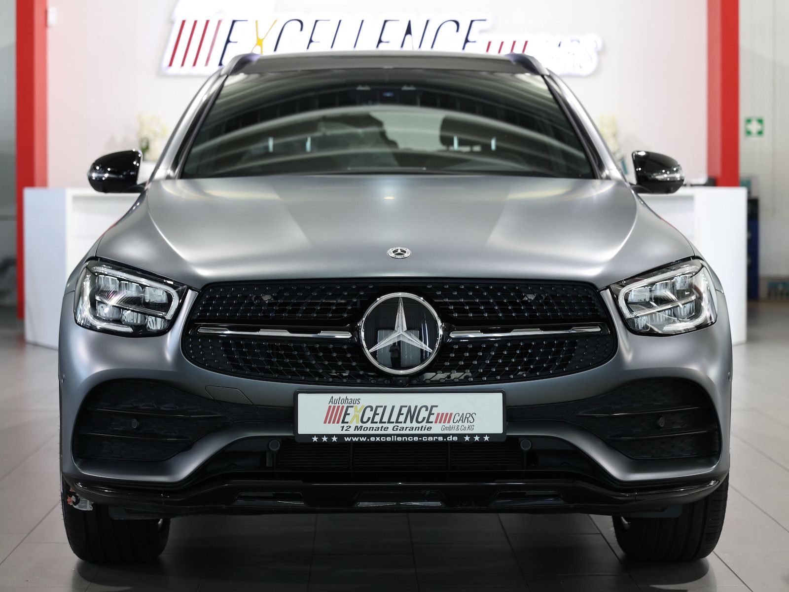 Mercedes-Benz GLC 220 2022 г. Серый, пробег 26000 км