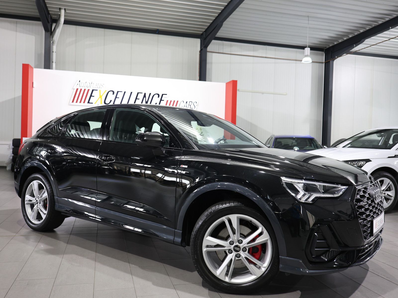 Audi Q3 2023 г. Чёрный, пробег 40000 км
