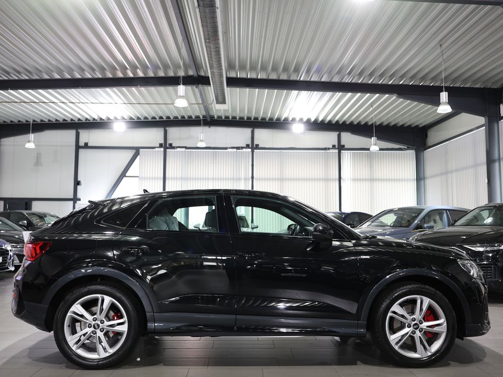 Audi Q3 2023 г. Чёрный, пробег 40000 км