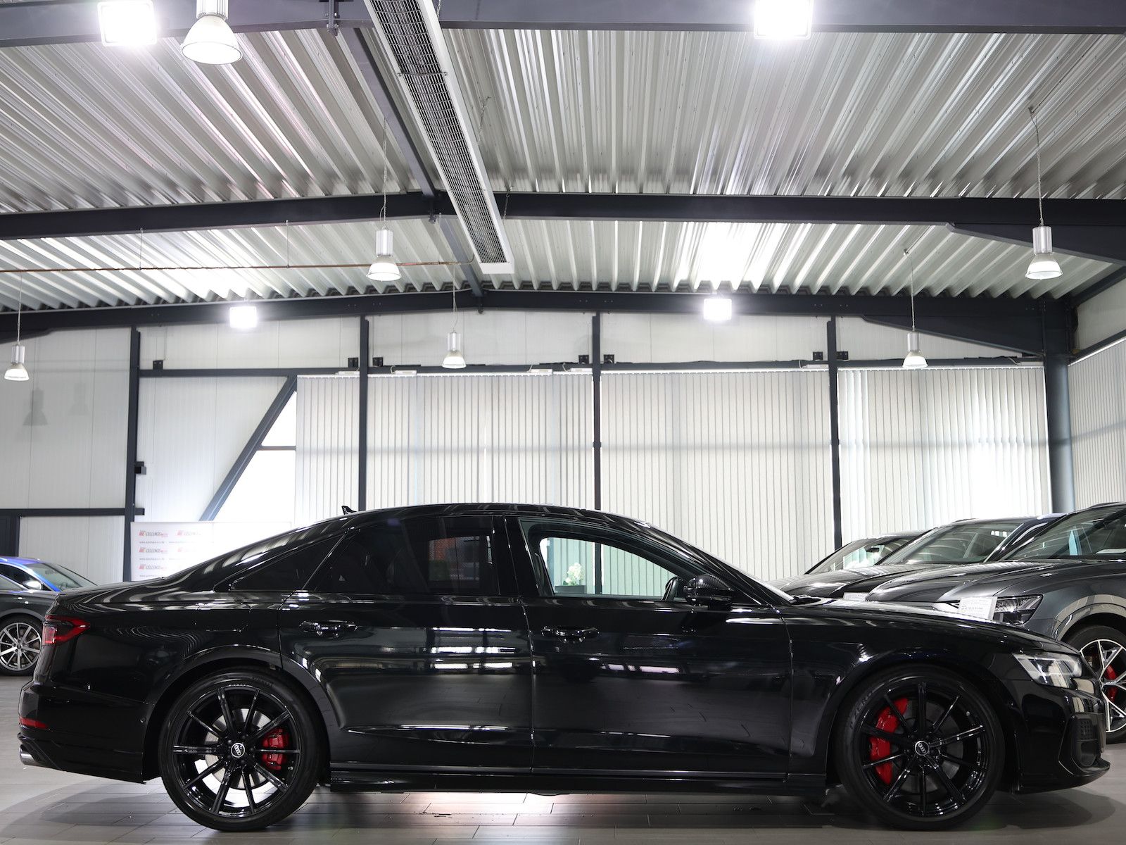 Audi S8 2023 г. Чёрный, пробег 47000 км