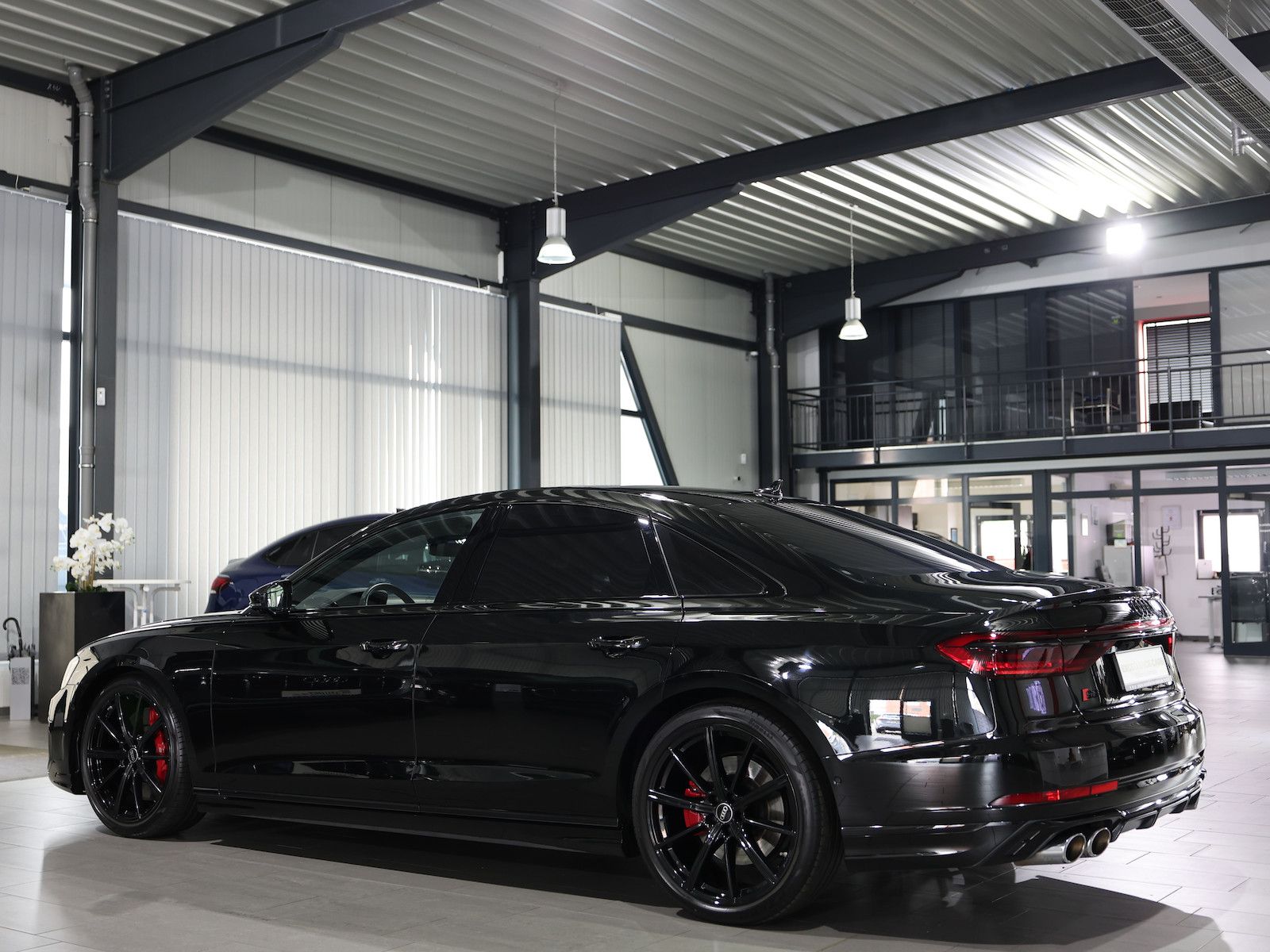 Audi S8 2023 г. Чёрный, пробег 47000 км