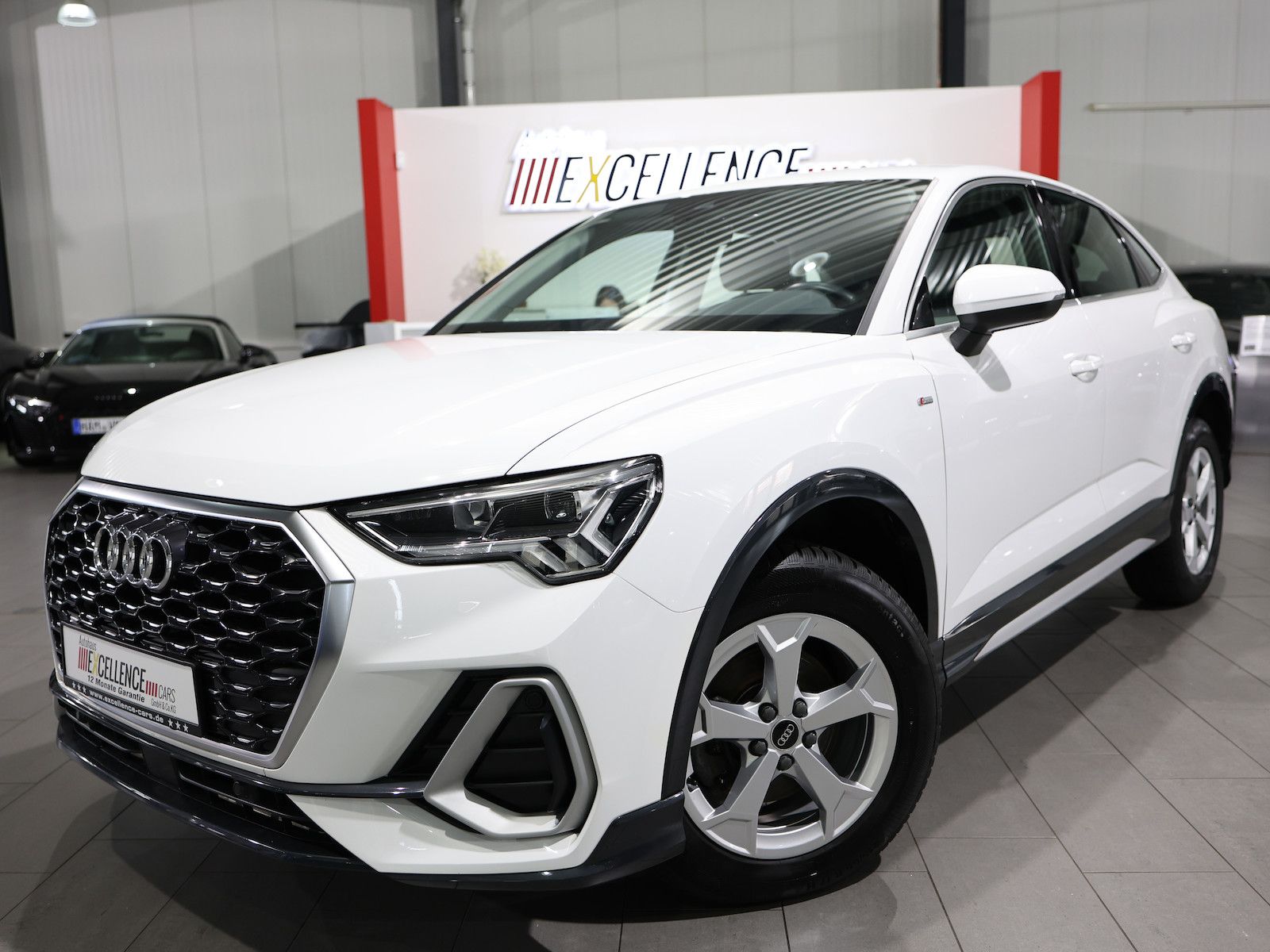 Audi Q3 2022 г. Белый, пробег 29000 км