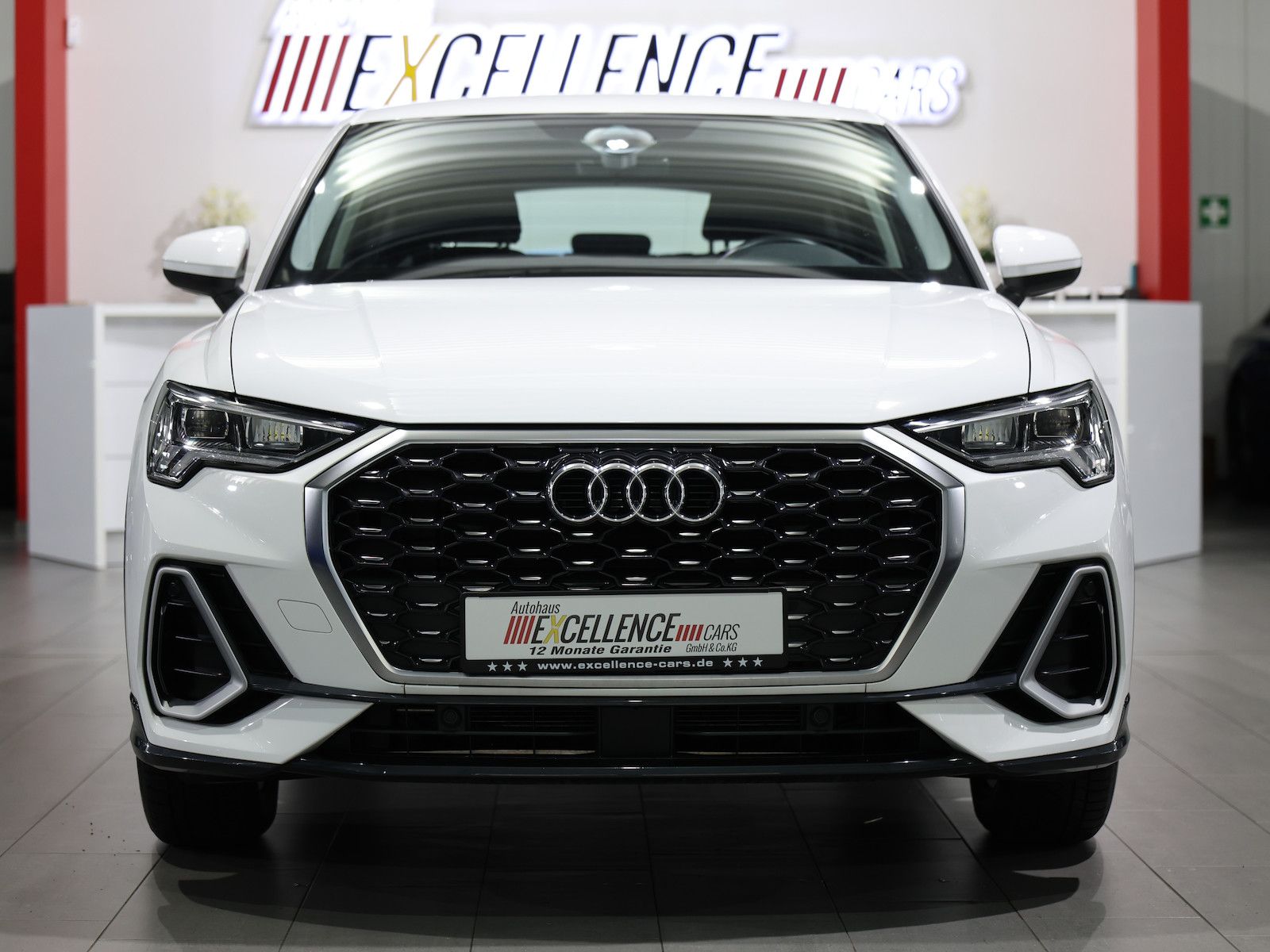 Audi Q3 2022 г. Белый, пробег 29000 км