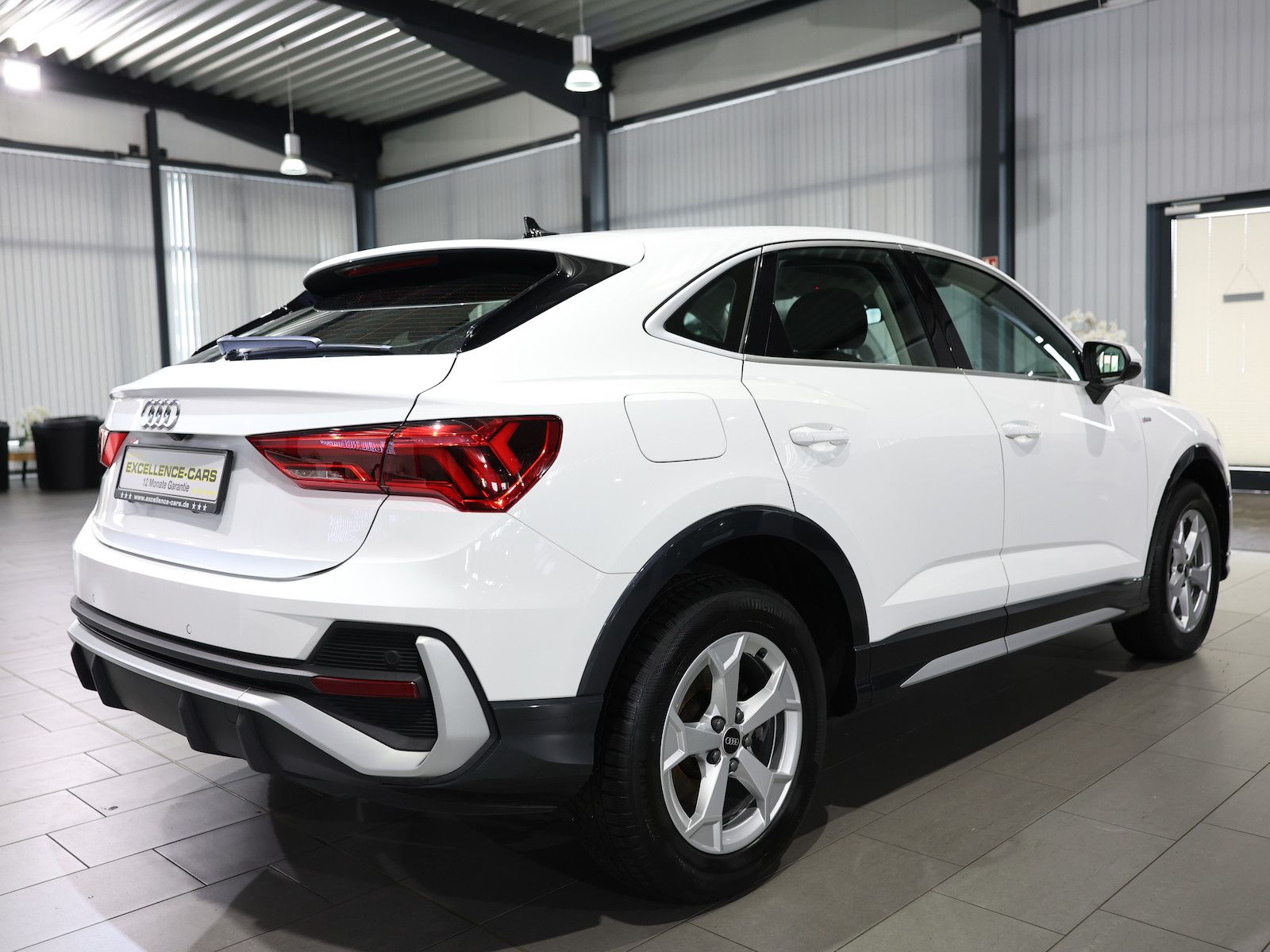 Audi Q3 2022 г. Белый, пробег 29000 км