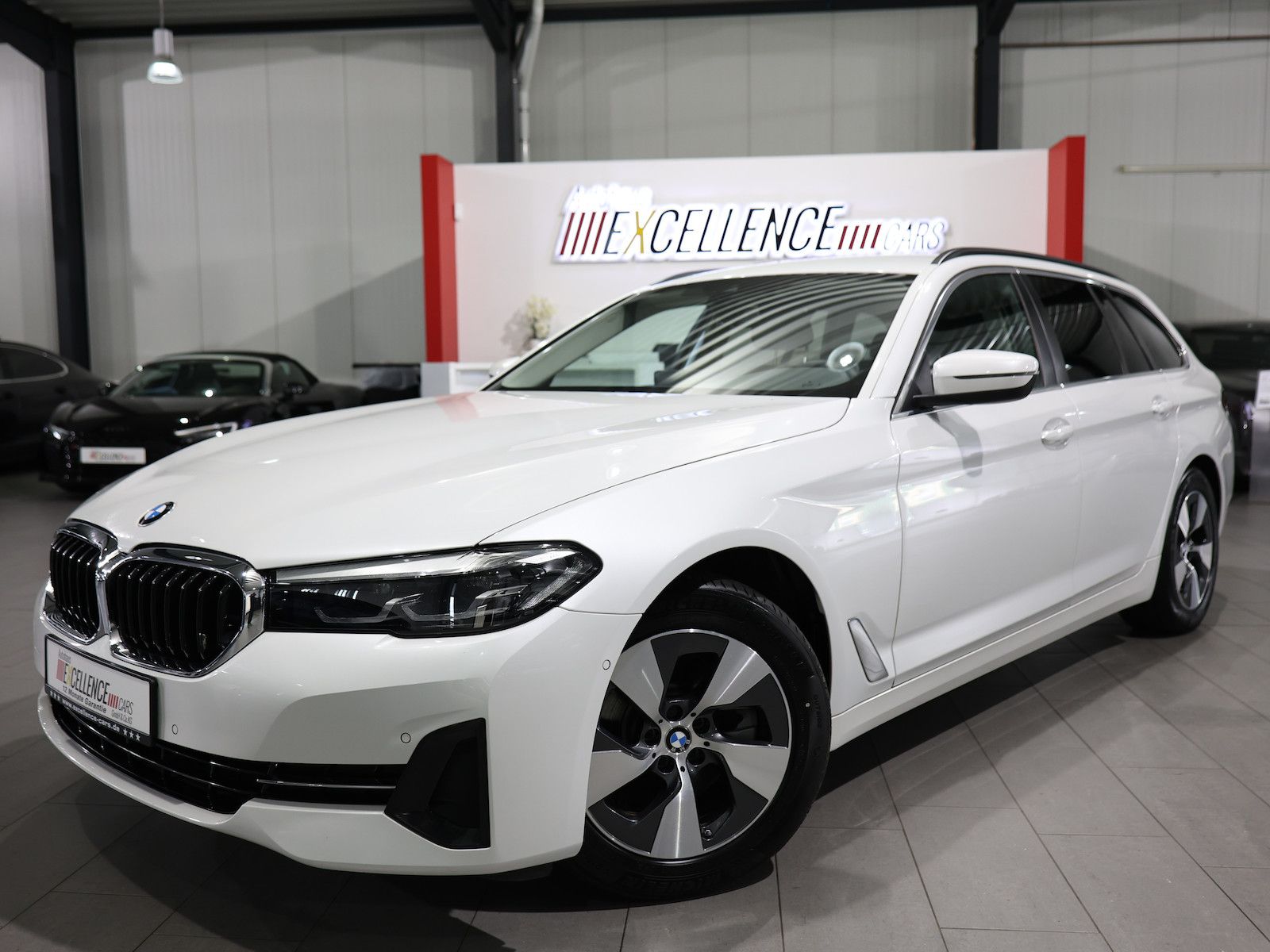 BMW 520 2024 г. Белый, пробег 46000 км