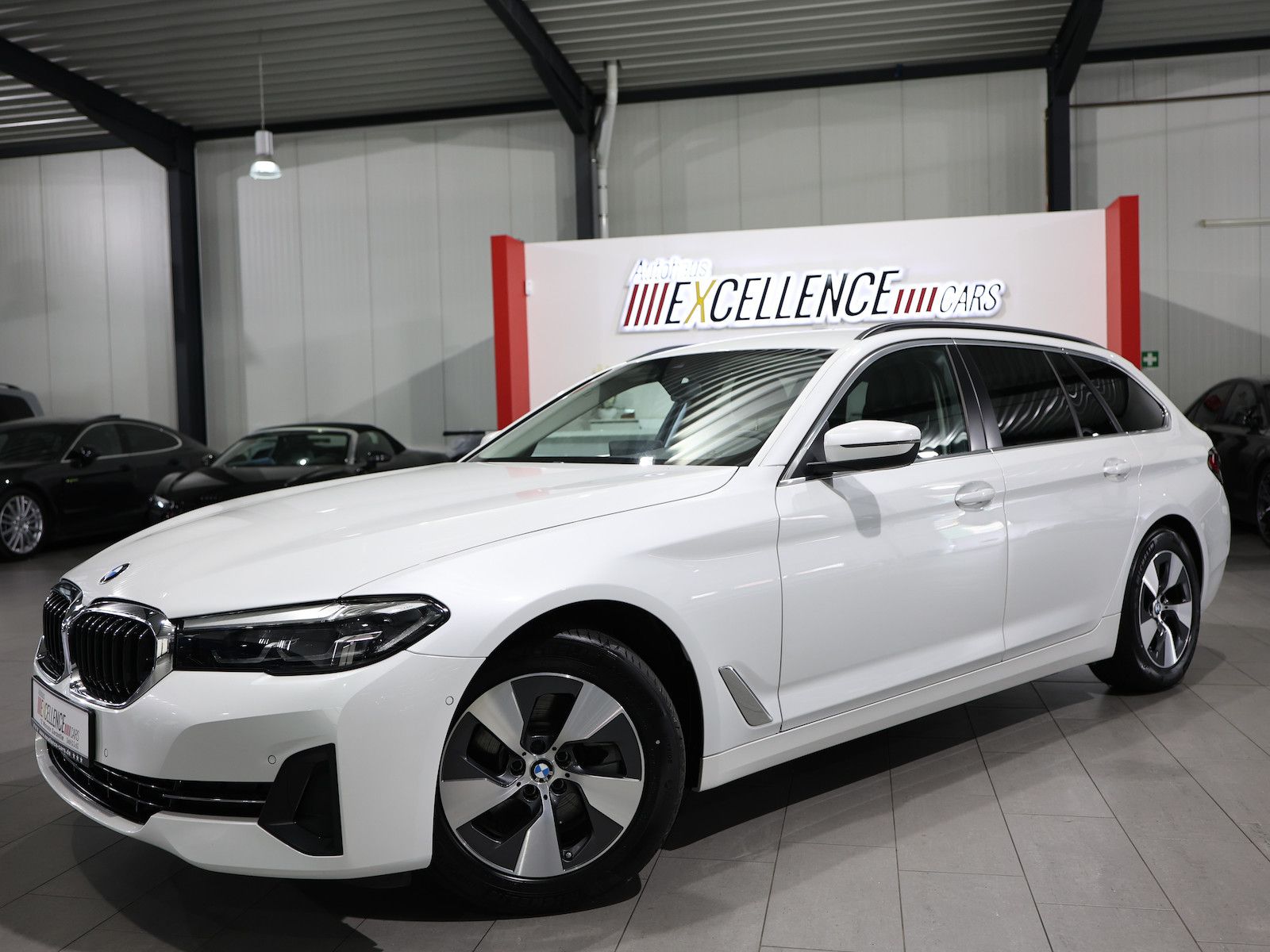 BMW 520 2024 г. Белый, пробег 46000 км
