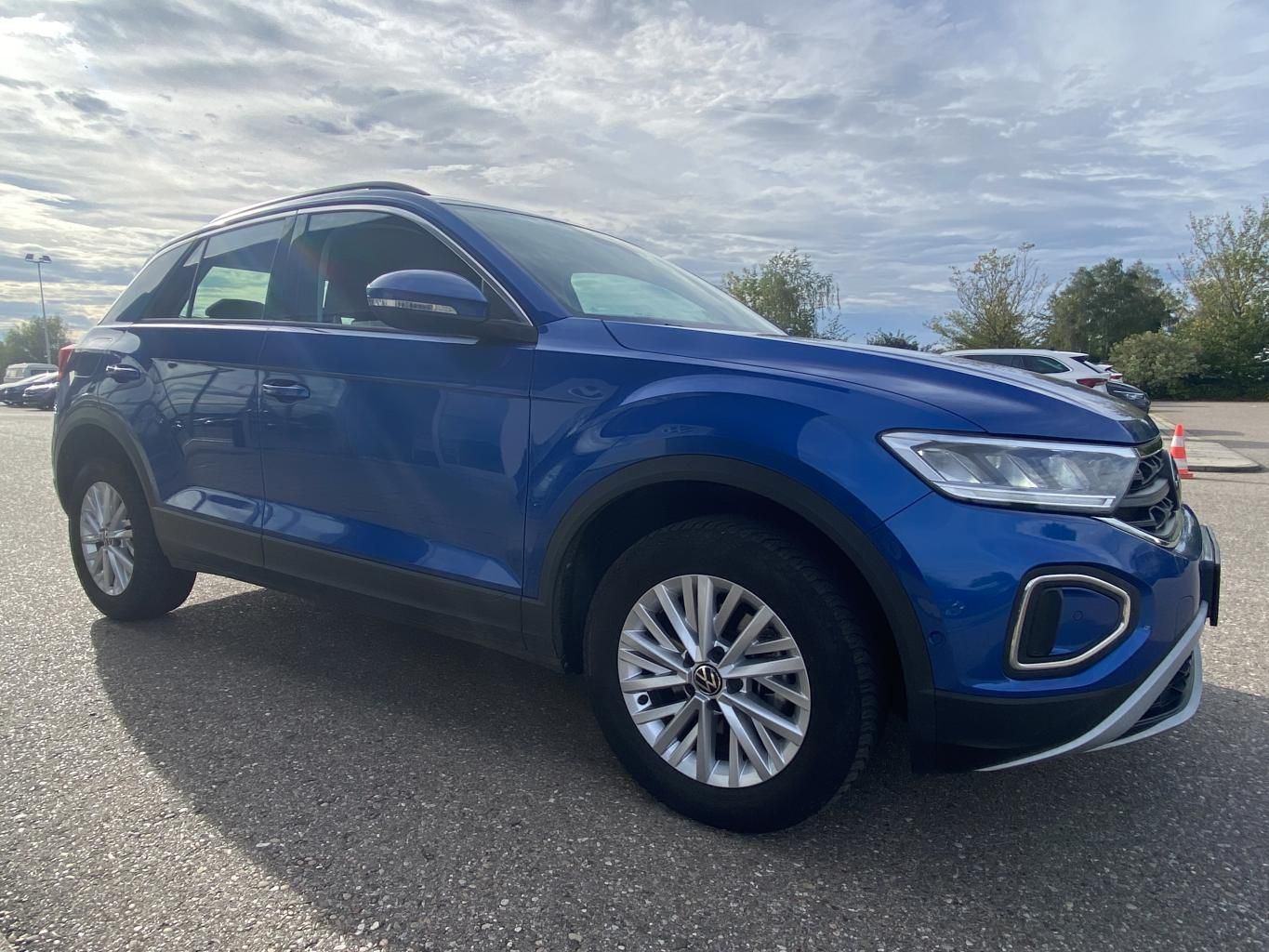 Volkswagen T-Roc 2023 г. Синий, пробег 39040 км