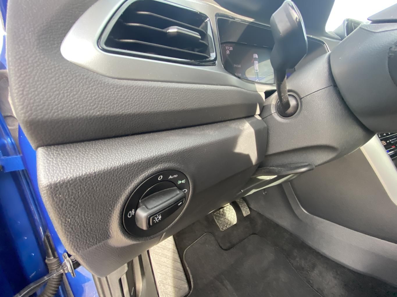 Volkswagen T-Roc 2023 г. Синий, пробег 39040 км