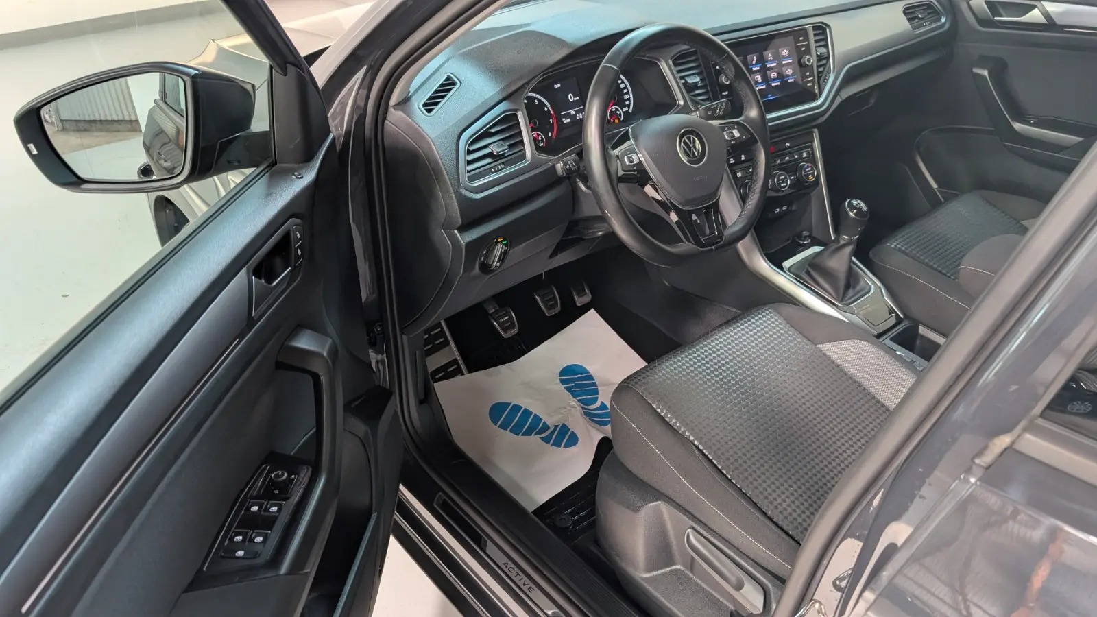 Volkswagen T-Roc 2021 г. Серый, пробег 36899 км