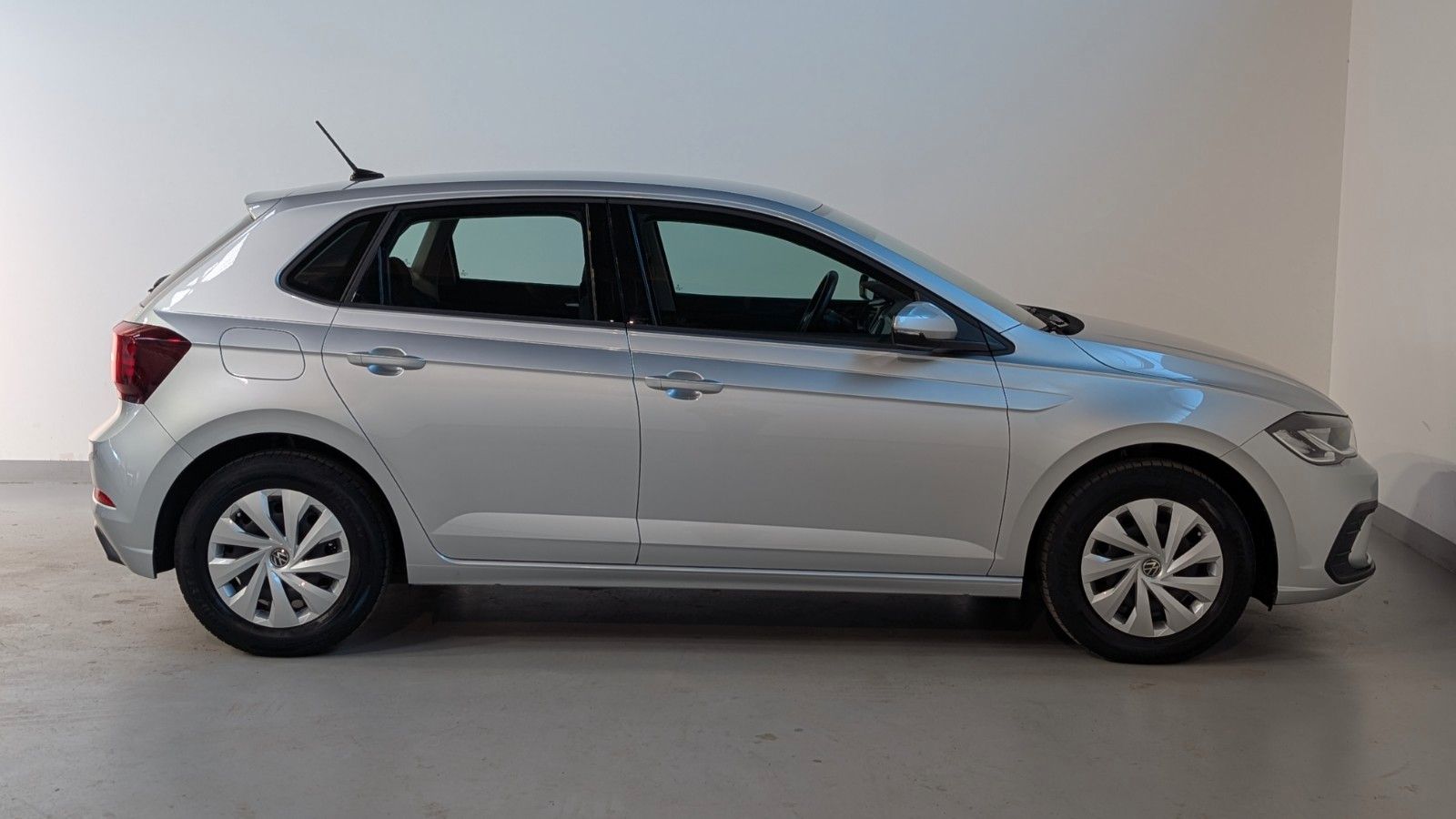 Volkswagen Polo 2023 г. Серебристый, пробег 58999 км