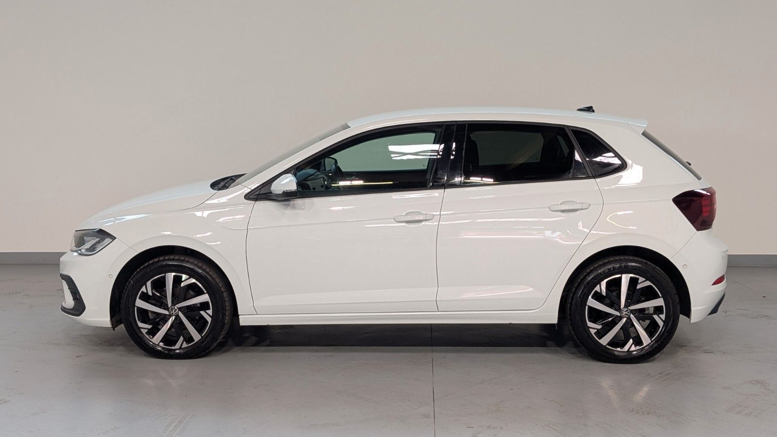 Volkswagen Polo 2022 г. Белый, пробег 16989 км