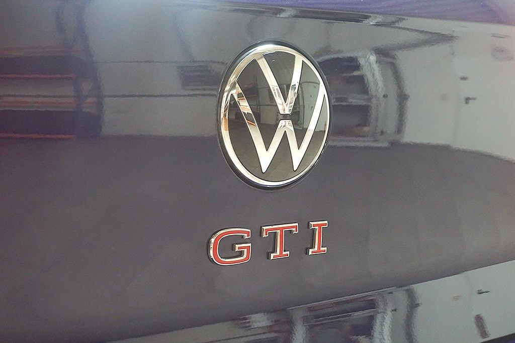 Volkswagen Golf 2023 г. Синий, пробег 38685 км