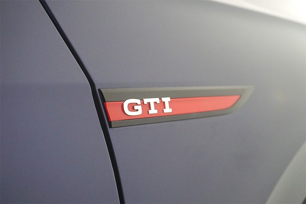 Volkswagen Golf 2023 г. Синий, пробег 38685 км