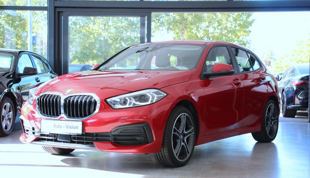 BMW 118 2022 г. Красный, пробег 36784 км