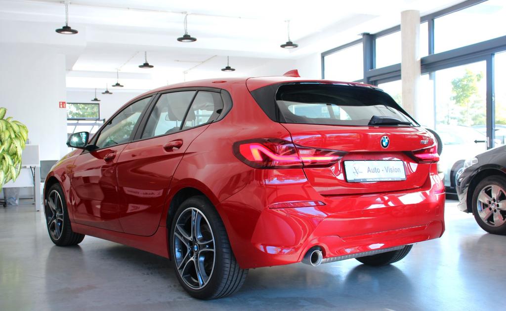 BMW 118 2022 г. Красный, пробег 36784 км
