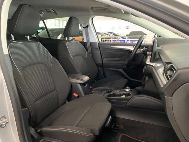 Ford Focus 2023 г. Серебристый, пробег 60000 км