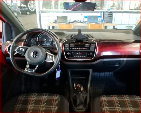 Volkswagen up! 2022 г. Красный, пробег 32660 км