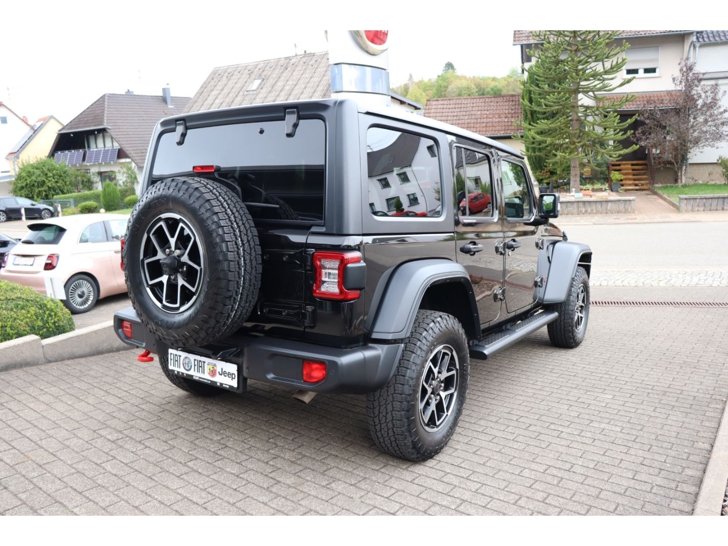 Jeep Wrangler 2024 г. Чёрный, пробег 27968 км