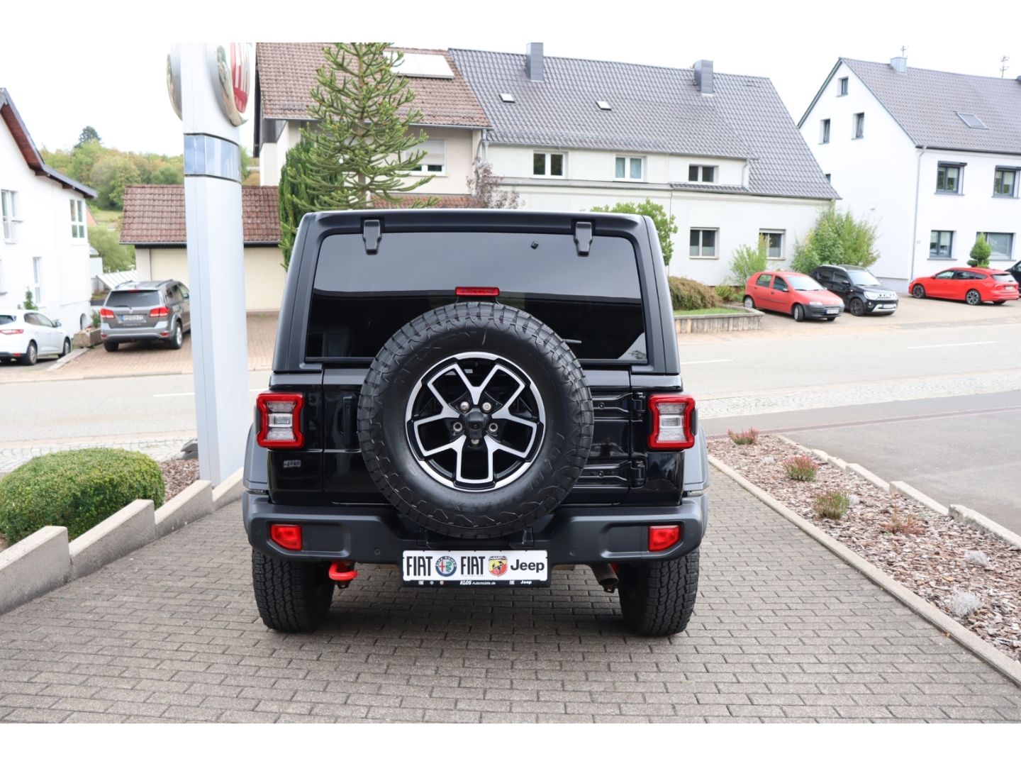 Jeep Wrangler 2024 г. Чёрный, пробег 27968 км