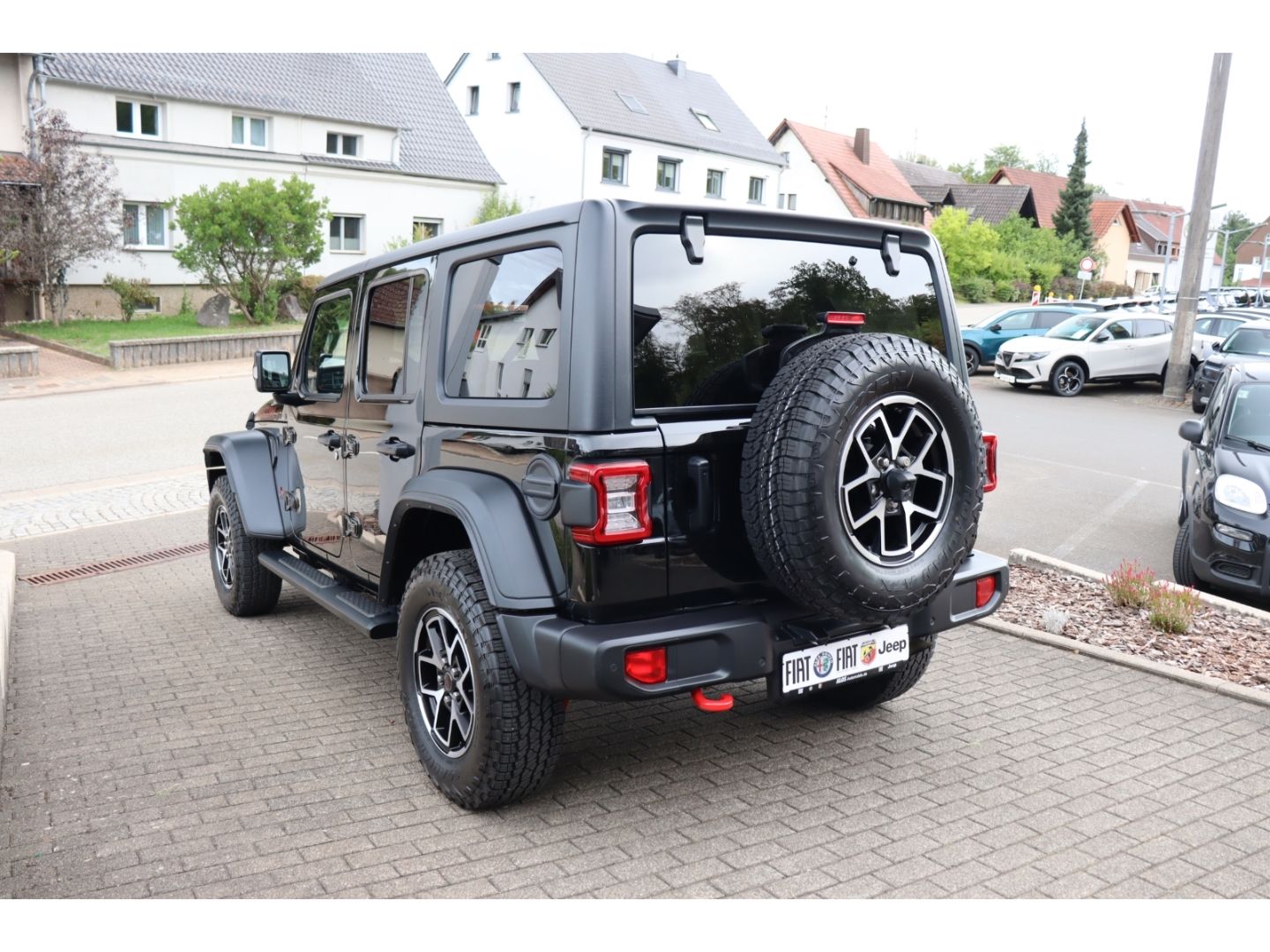 Jeep Wrangler 2024 г. Чёрный, пробег 27968 км